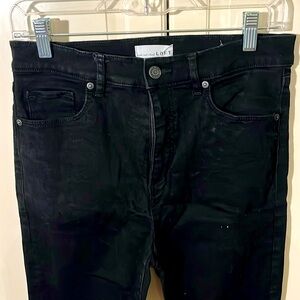 Black skinny jeans.